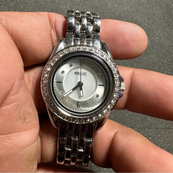 Relic Ladies Quartz Watch MOP Dial Diaond Bezele Silver Tone Working ZR34168 - Picture 1 of 9